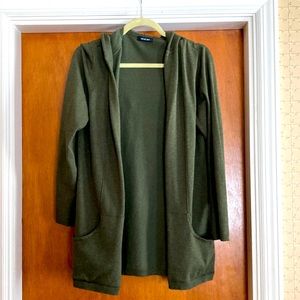 Verve amí olive green hooded sweater. Pockets but no zippers or buttons.